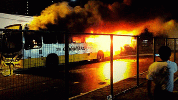 #RevoltadoBusao: Após não ter sido reconhecido por motorista, acusado pelo incêndio de ônibus volta a julgamento