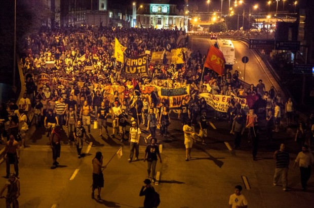 O ALIEN QUE DECIDIRÁ A ELEIÇÃO 2014