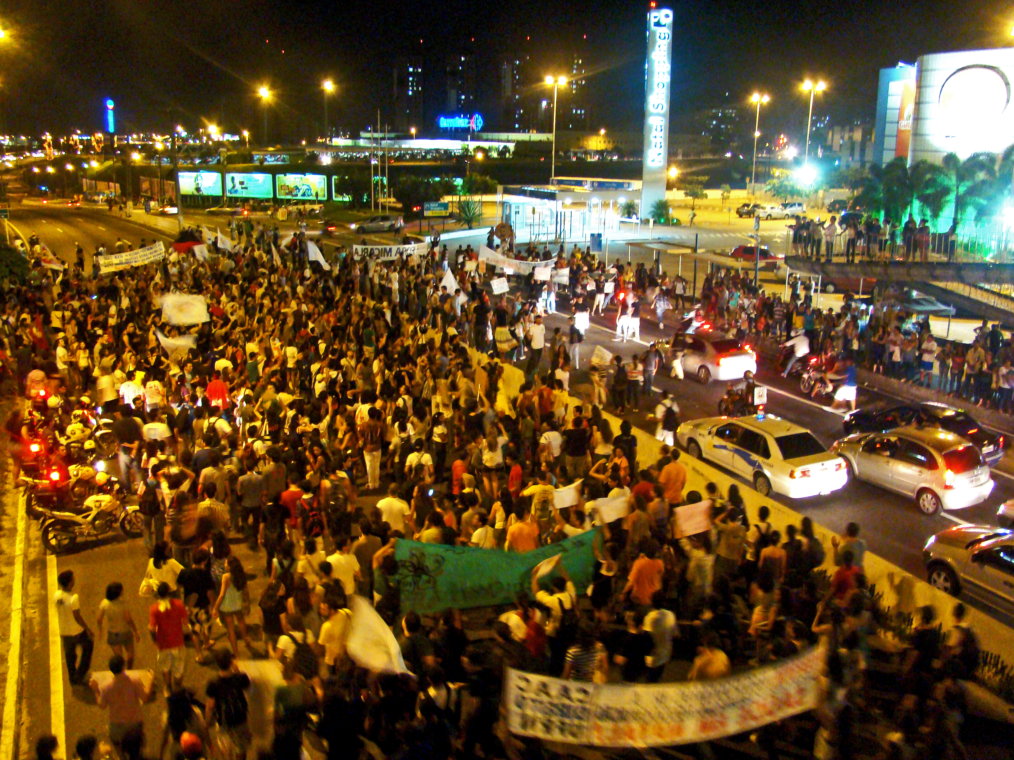 Vem pro bloco: Senka Trakas ocupa as ruas nesta quinta-feira