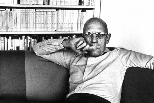 Foucault: a polêmica, a cátedra e o personalismo escolástico