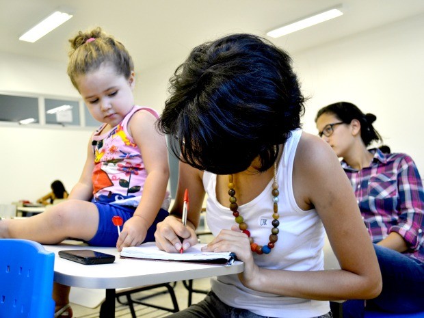 Mães na Universidade é tema de mesa redonda