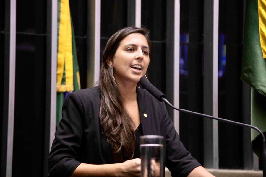 Natália Bonavides apresenta projetos que garantem direitos para os mais pobres durante a pandemia do coronavírus